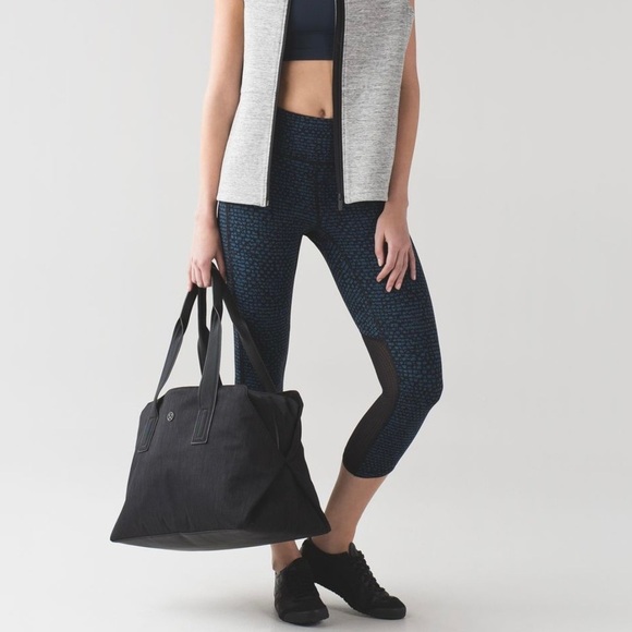 Lululemon Deep Breath Crop Leggings (21" Inseam), Shatter Weave Desert‎ Teal - Picture 2 of 10